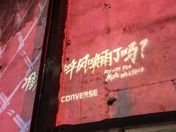 再也不用忧虑帆布鞋进水啦！匡威推防水帆布鞋