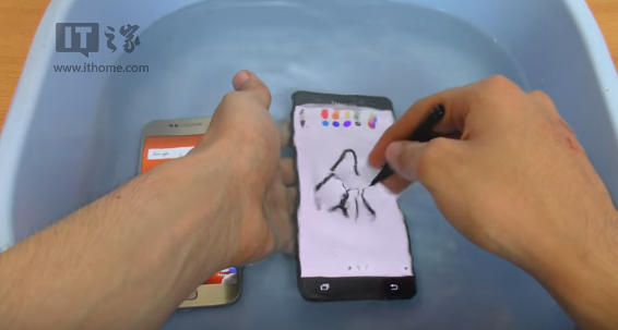 三星Note7/S7/苹果iPhone6s防水性能对比测试