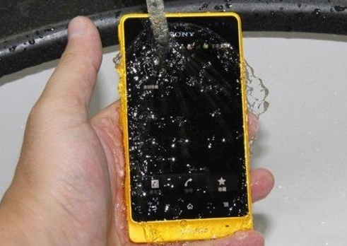 一问易答：防水手机进水后还能保修吗？